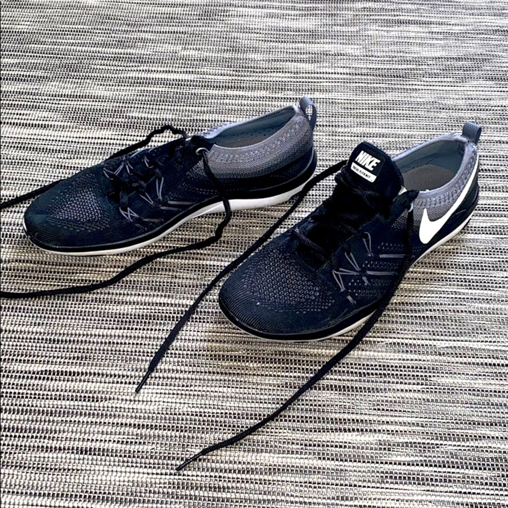 Nike Free Focus Flyknit Sneakers